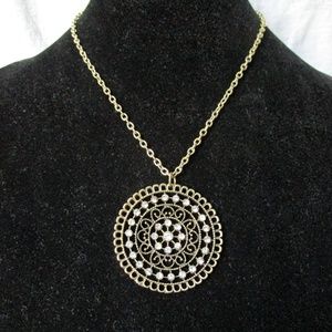 Gold Daisy fuentes necklace with pendant